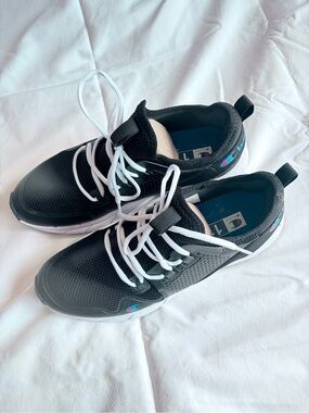 BRAND NEW Men’s Champion Black Sneakers (Size 11)